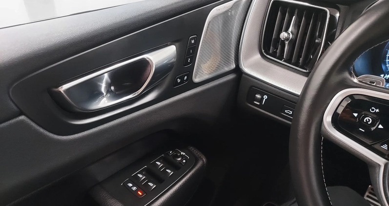 Volvo XC 60 cena 144900 przebieg: 151256, rok produkcji 2021 z Brwinów małe 667